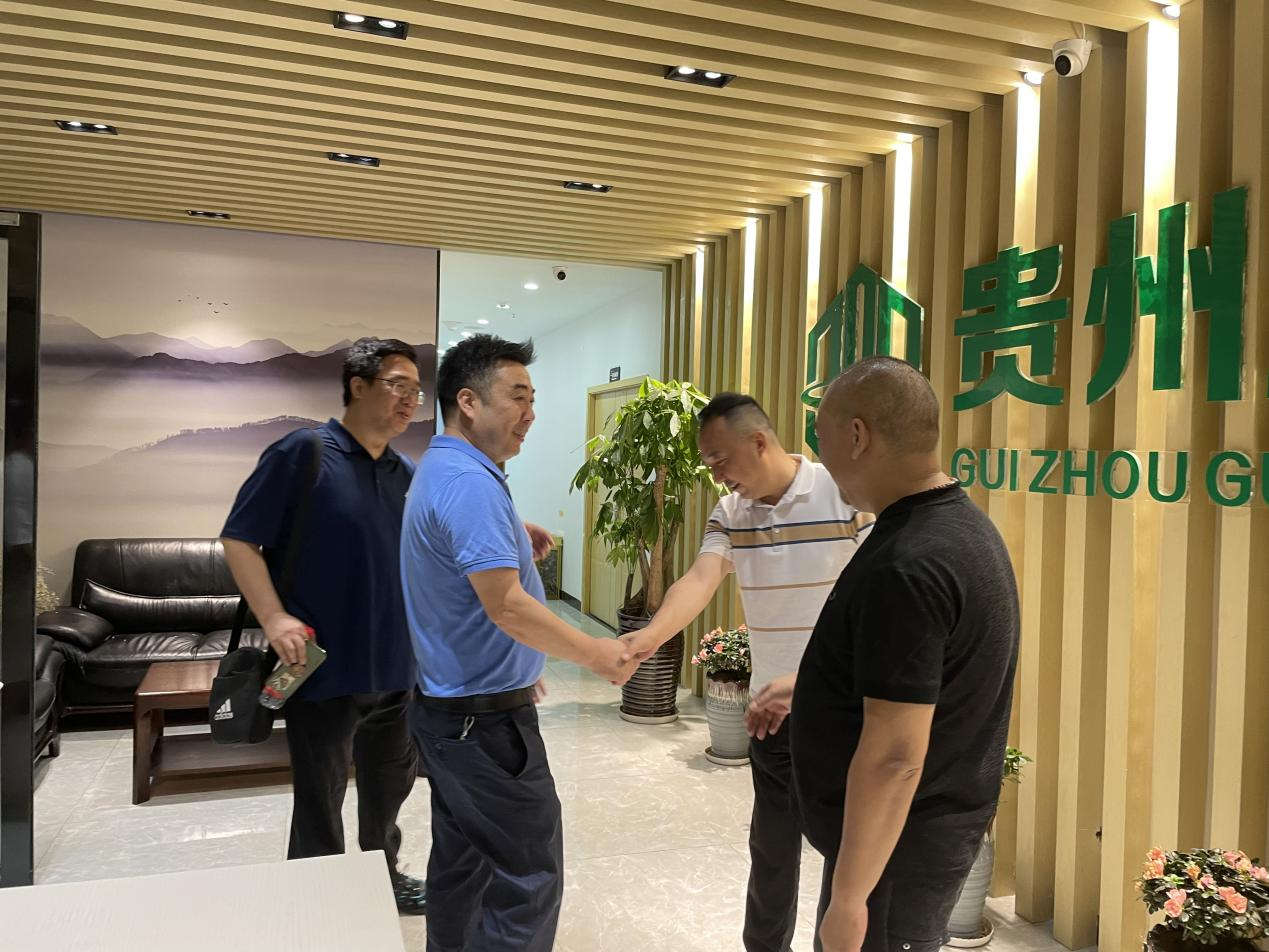 觀(guān)山湖區(qū)委人大常委會(huì)領(lǐng)導(dǎo)就構(gòu)建“親”、“清” 新型政商關(guān)系對(duì)企業(yè)發(fā)展情況 到我司進(jìn)行實(shí)地走訪(fǎng)